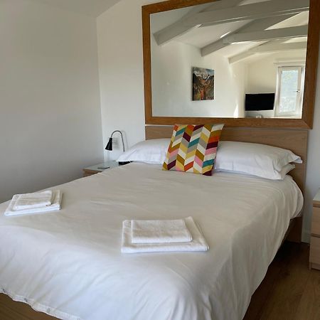 Spacious Lodge With King Sized Bed Инверерей Екстериор снимка