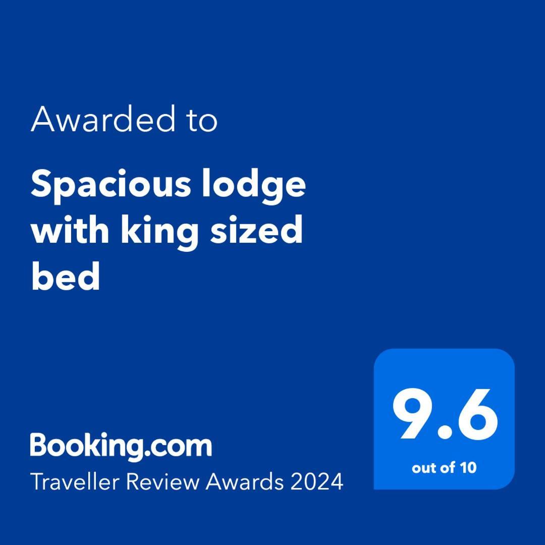 Spacious Lodge With King Sized Bed Инверерей Екстериор снимка