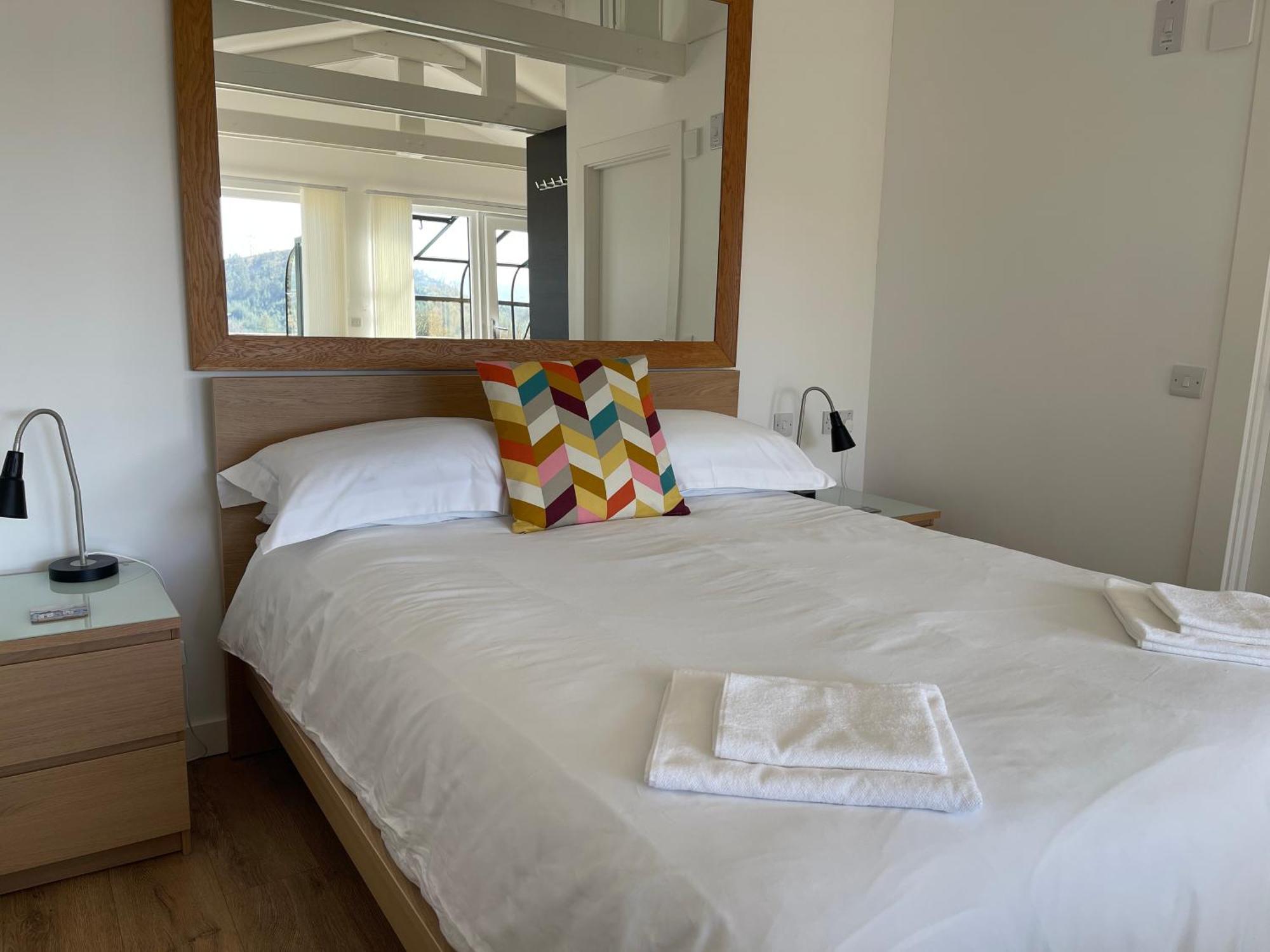Spacious Lodge With King Sized Bed Инверерей Екстериор снимка