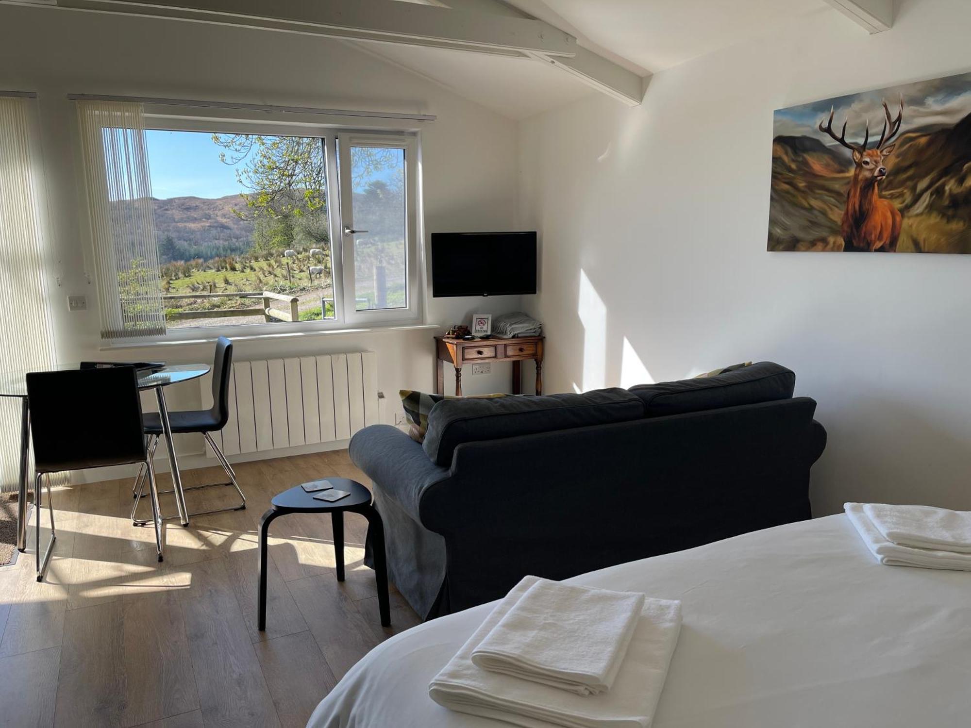 Spacious Lodge With King Sized Bed Инверерей Екстериор снимка
