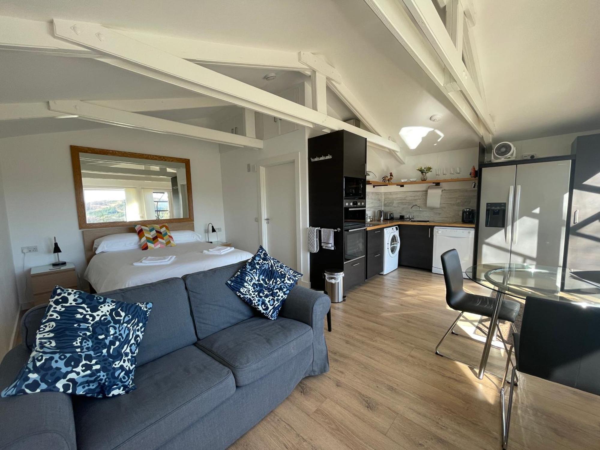 Spacious Lodge With King Sized Bed Инверерей Екстериор снимка